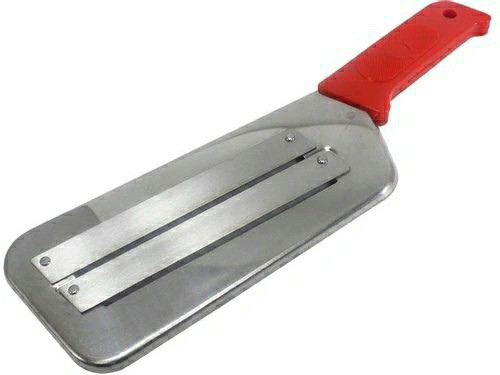 Нож шинковочный для капусты нержавеющая сталь, красная ручка.