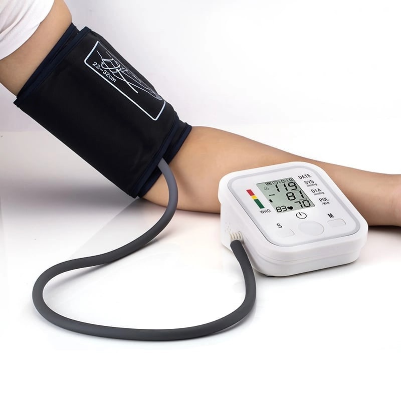 Цифровой тонометр на руку, портативный прибор для измерения артериального давления и пульса, забота о здоровье.