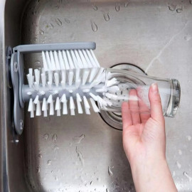 Щетка для мытья стаканов и посуды из пластика на присоске.